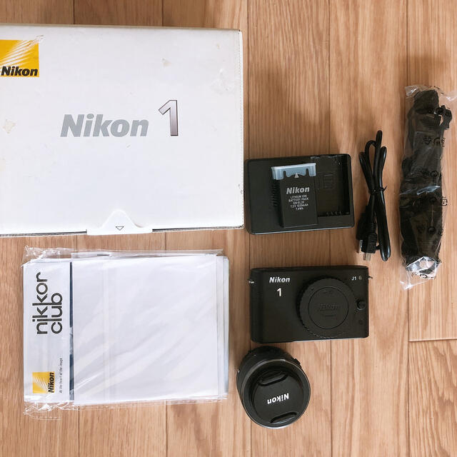 Nikon J1 ミラーレス　標準ズームレンズキット