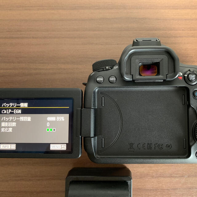 Canon(キヤノン)のEOS 6D Mark2 ＋ 純正予備バッテリー スマホ/家電/カメラのカメラ(デジタル一眼)の商品写真