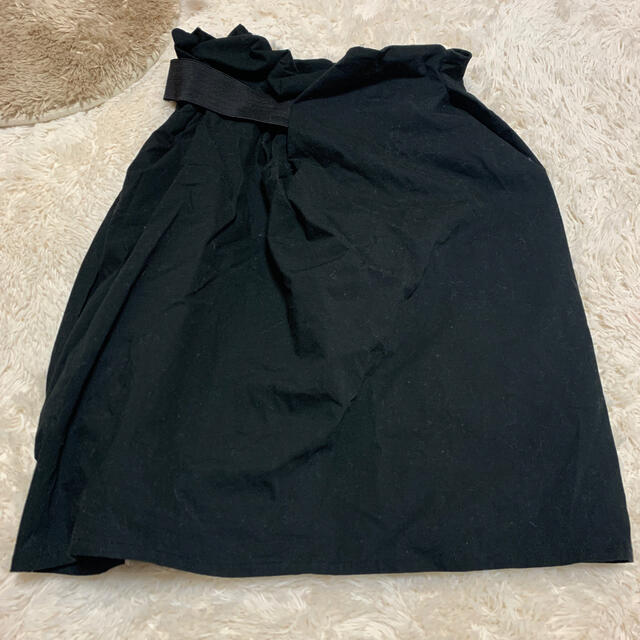 KBF(ケービーエフ)のＫＢＦウエストゴムデザインブラックスカート美品 レディースのスカート(ひざ丈スカート)の商品写真