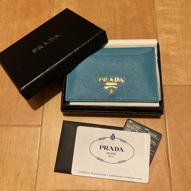 PRADA(プラダ)のMIC様専用　PRADA カードケース　ブルー　箱付き レディースのファッション小物(名刺入れ/定期入れ)の商品写真