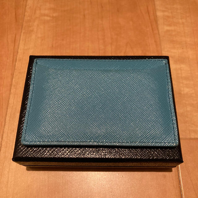 PRADA(プラダ)のMIC様専用　PRADA カードケース　ブルー　箱付き レディースのファッション小物(名刺入れ/定期入れ)の商品写真