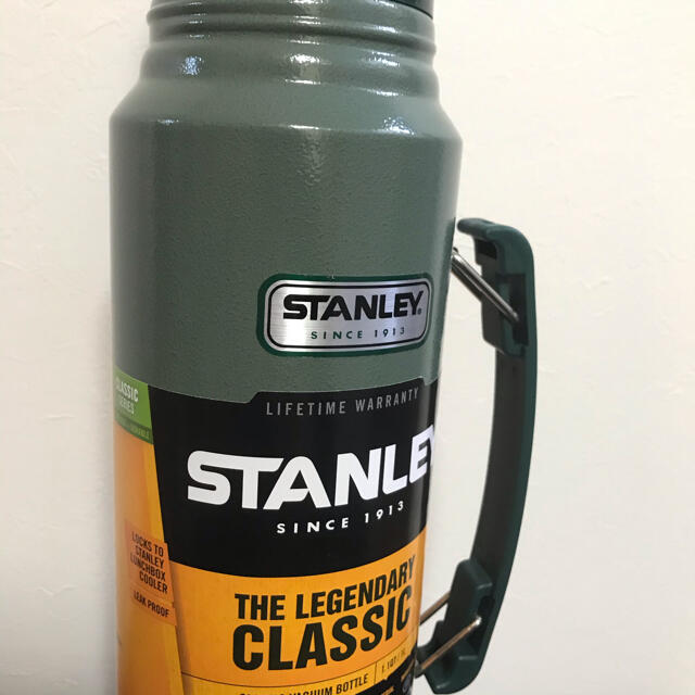 Stanley(スタンレー)の【新品未使用】STANLEY スタンレー 水筒 1リットル 旧ロゴ スポーツ/アウトドアのアウトドア(その他)の商品写真