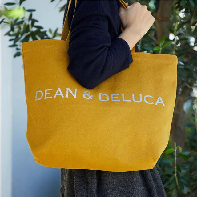 DEAN & DELUCA(ディーンアンドデルーカ)のDEAN & DELUCA 限定トートバッグ2020 キャラメルイエロー S+L レディースのバッグ(トートバッグ)の商品写真