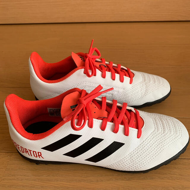 adidas(アディダス)のアディダス サッカーシューズ プレデター 新品 スポーツ/アウトドアのサッカー/フットサル(シューズ)の商品写真