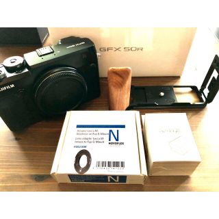 フジフイルム(富士フイルム)のFUJIFILM GFX50R ほぼ新品　おまけ多数(ミラーレス一眼)