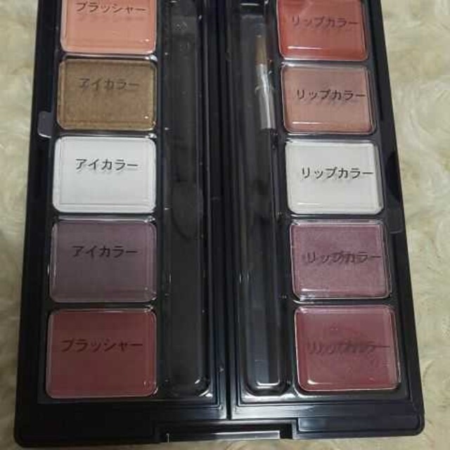 AVON(エイボン)のメイクアップパレット コスメ/美容のキット/セット(コフレ/メイクアップセット)の商品写真