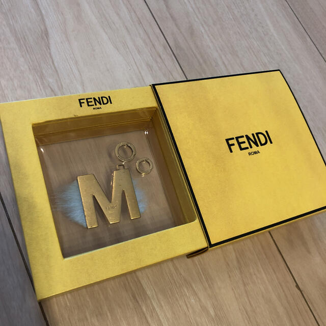 FENDI(フェンディ)のフェンディ  アルファベットチャーム　M レディースのアクセサリー(チャーム)の商品写真