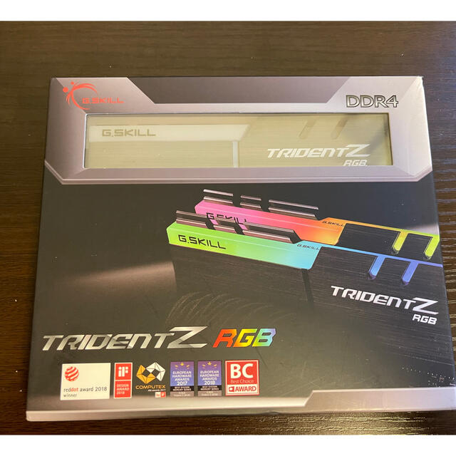 【DDR4-3200　 32GB　16GB× 2枚　光るRGBメモリ】