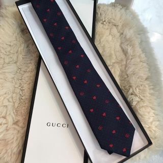 グッチ(Gucci)の☆新品未使用☆GUCCI グッチ ネクタイ ハート柄 ネイビー 細身(ネクタイ)