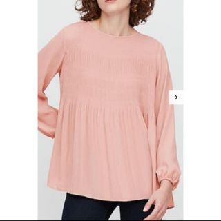 ユニクロ(UNIQLO)のユニクロ　ジョーゼットプリーツブラウス　ピンク　Mサイズ(シャツ/ブラウス(長袖/七分))