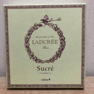 ラデュレ(LADUREE)の【希少】ラデュレのお菓子レシピブック　美品✨(料理/グルメ)