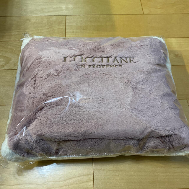 L'OCCITANE(ロクシタン)のロクシタン　クッションブランケット エンタメ/ホビーのコレクション(ノベルティグッズ)の商品写真