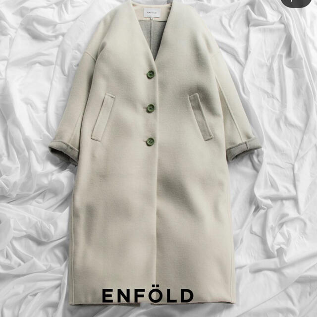 ENFOLD(エンフォルド)の【ENFOLD(エンフォルド)】 ウールリバーノーカラーストレートコート レディースのジャケット/アウター(ロングコート)の商品写真