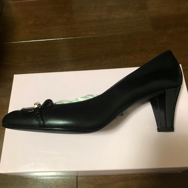 DIANA(ダイアナ)の新品　ダイアナ　パンプス　24.5 レディースの靴/シューズ(ハイヒール/パンプス)の商品写真