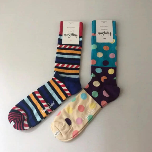 2足❣️新品⭐️ Happy Socks ハッピーソックス マルチカラー 靴下 メンズのレッグウェア(ソックス)の商品写真