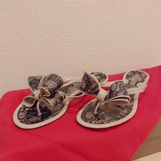 ヴァレンティノ(VALENTINO)のVALENTINO♡リボンサンダル(サンダル)