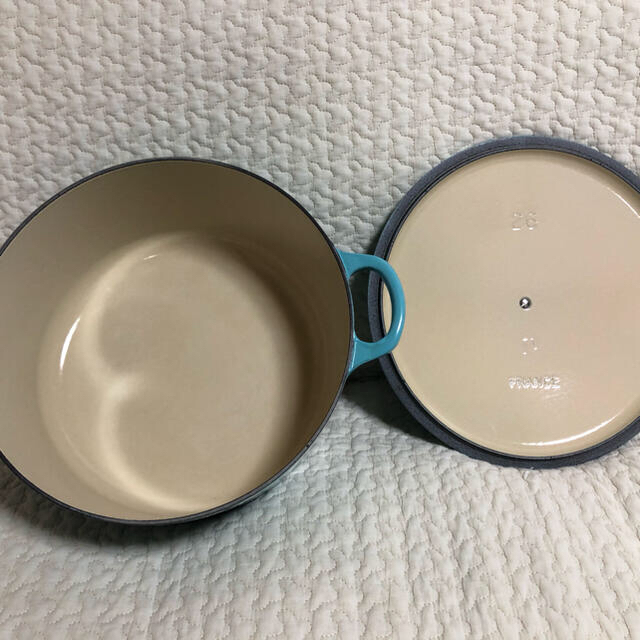 LE CREUSET(ルクルーゼ)のルクルーゼ　LE CREUSET ココット・ロンド 26cm カリビアンブルー インテリア/住まい/日用品のキッチン/食器(鍋/フライパン)の商品写真