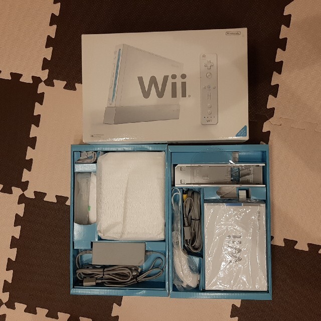 Wii(ウィー)のwii 本体一式 エンタメ/ホビーのゲームソフト/ゲーム機本体(家庭用ゲーム機本体)の商品写真