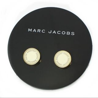 マークジェイコブス(MARC JACOBS)の本日限定価格MARC JACOBS ロゴピアス(ピアス)