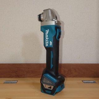 マキタ(Makita)のマキタ18V　新品　100mm充電式ディスクグラインダー　無線連動　GA412D(その他)