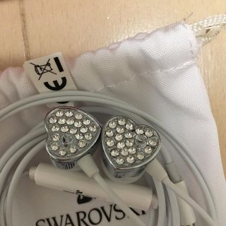 スワロフスキー(SWAROVSKI)のイアフォン　スワロフスキー　新品(ヘッドフォン/イヤフォン)