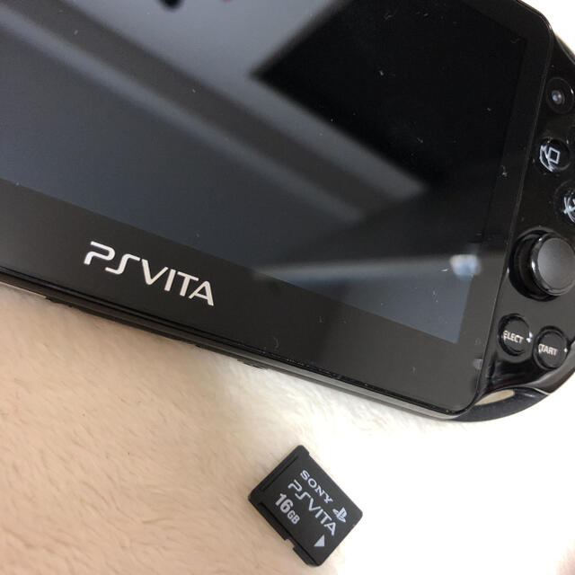 PlayStation Vita(プレイステーションヴィータ)のPlayStation®Vita（PCH-2000シリーズ） Wi-Fiモデル… エンタメ/ホビーのゲームソフト/ゲーム機本体(携帯用ゲーム機本体)の商品写真