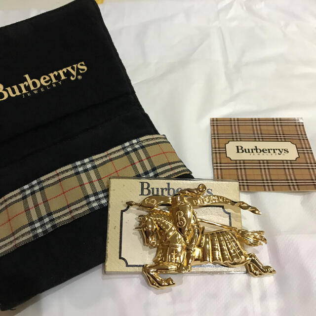 BURBERRY(バーバリー)のhana様専用　未使用　バーバリー　ブローチ　コサージュ レディースのアクセサリー(ブローチ/コサージュ)の商品写真