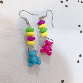 ゆらゆらくまちゃんピアス水色ピンク(ピアス)