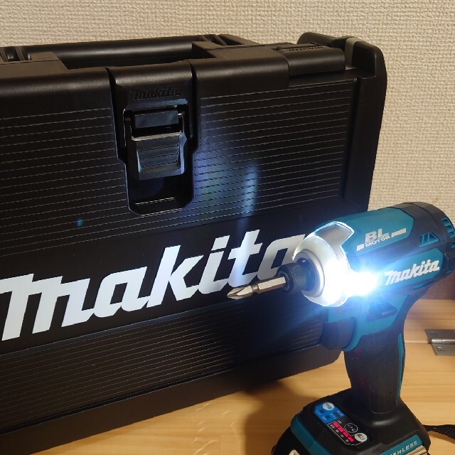 マキタ　18V　新品　インパクトドライバ　TD171D