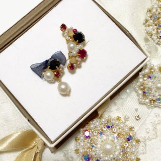 スナイデル(SNIDEL)のビジューとリボンのイヤーカフとピアス💓(ピアス)