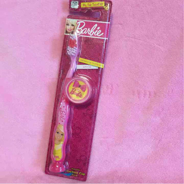 Barbie(バービー)のBarbie キュートな歯ブラシ♡ コスメ/美容のオーラルケア(歯ブラシ/デンタルフロス)の商品写真