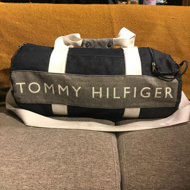 TOMMY HILFIGER(トミーヒルフィガー)のTommy Hilfiger デニム生地ボストンバッグ メンズのバッグ(ボストンバッグ)の商品写真