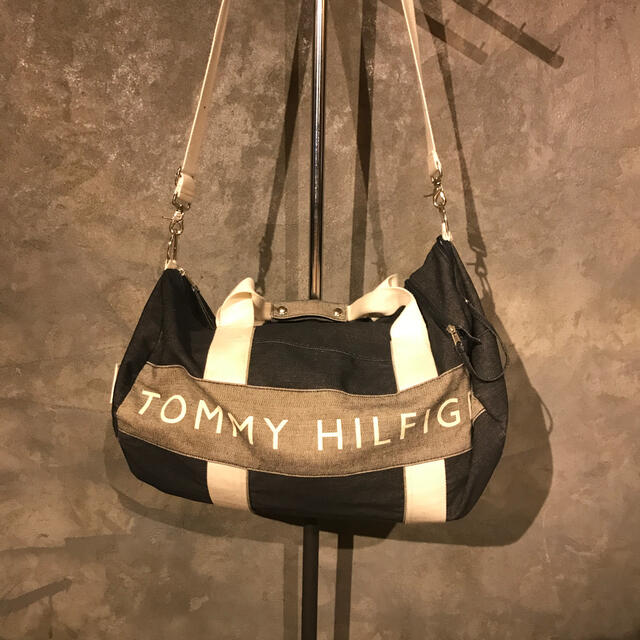 TOMMY HILFIGER(トミーヒルフィガー)のTommy Hilfiger デニム生地ボストンバッグ メンズのバッグ(ボストンバッグ)の商品写真