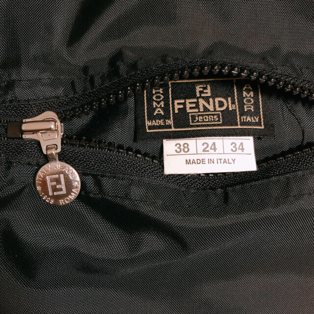 FENDI(フェンディ)のFENDI  リバーシブルジャケット ズッカ柄　レア メンズのジャケット/アウター(ナイロンジャケット)の商品写真