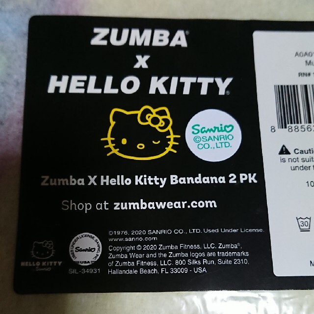 Zumba(ズンバ)のむーむーさま専用ZUMBAxHELLO KITTY バンダナ  スポーツ/アウトドアのトレーニング/エクササイズ(トレーニング用品)の商品写真
