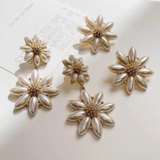 フラワー　ピアス(ピアス)