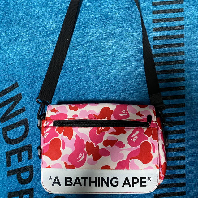 A BATHING APE - A BATHING APE ショルダーバッグ迷彩柄(ピンク)の通販 