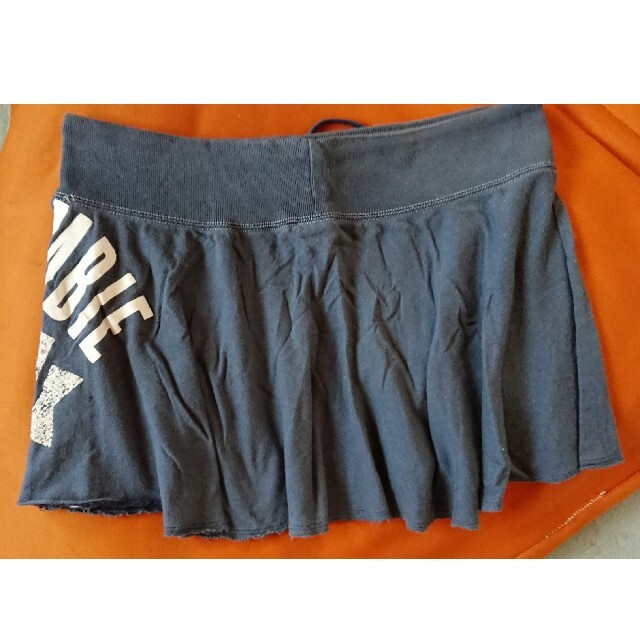 Abercrombie&Fitch(アバクロンビーアンドフィッチ)ののりん様専用 未使用 アバクロ スカート ネイビー レディースのスカート(ミニスカート)の商品写真