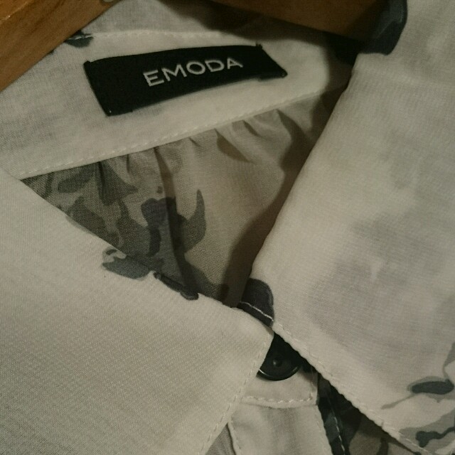 EMODA(エモダ)のシフォンフラワーシャツ レディースのトップス(シャツ/ブラウス(長袖/七分))の商品写真