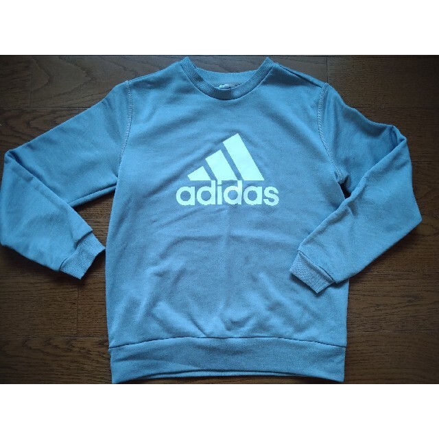 adidas(アディダス)のアディダス　トレーナー　150　グレー② キッズ/ベビー/マタニティのキッズ服男の子用(90cm~)(Tシャツ/カットソー)の商品写真