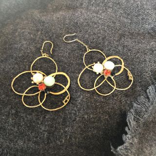 ジュジュ(joujou)のjoujou☆フラワービジューピアス☆(ピアス)