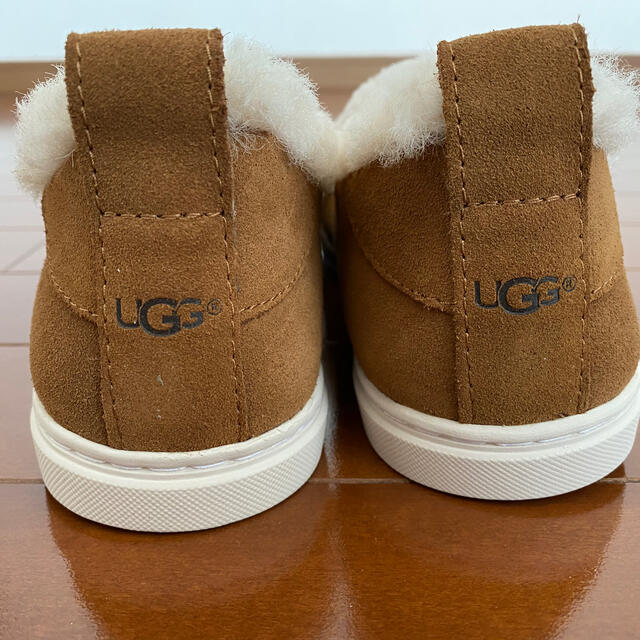 UGG(アグ)のUGG emmi スリッポン 限定モデル 新品未使用箱付き レディースの靴/シューズ(スリッポン/モカシン)の商品写真