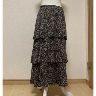 センソユニコ(Sensounico)の【美品】センソユニコ NEROのとても素敵なスカート(ひざ丈スカート)