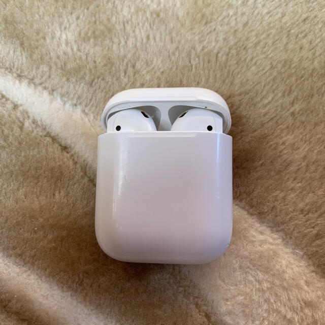 Apple(アップル)のAirPods エアポッズ 第一世代 Apple 純正 正規品 スマホ/家電/カメラのオーディオ機器(ヘッドフォン/イヤフォン)の商品写真