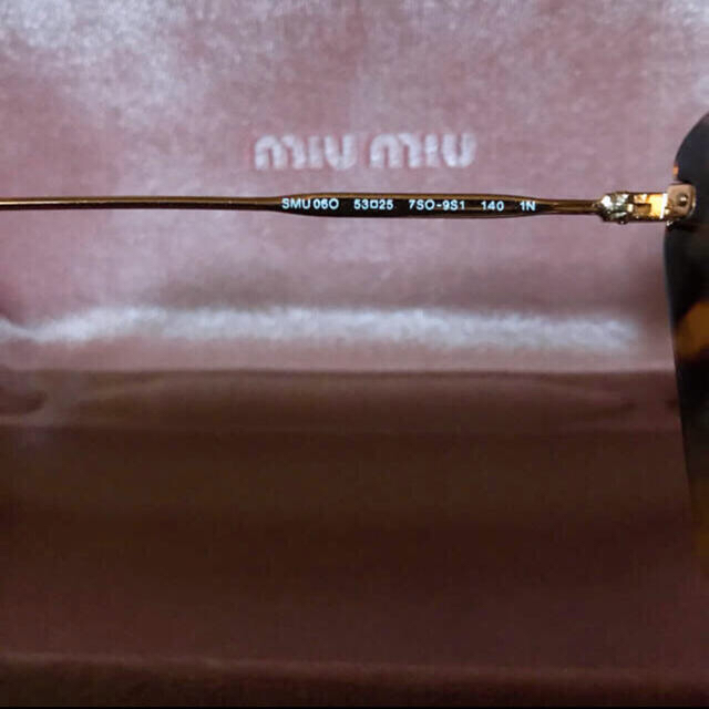 miumiu(ミュウミュウ)のmiumiu サングラス レディースのファッション小物(サングラス/メガネ)の商品写真