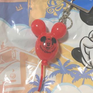 ディズニー(Disney)のバルーン　キーチェーン  レッド　ディズニーリゾート　赤(キャラクターグッズ)