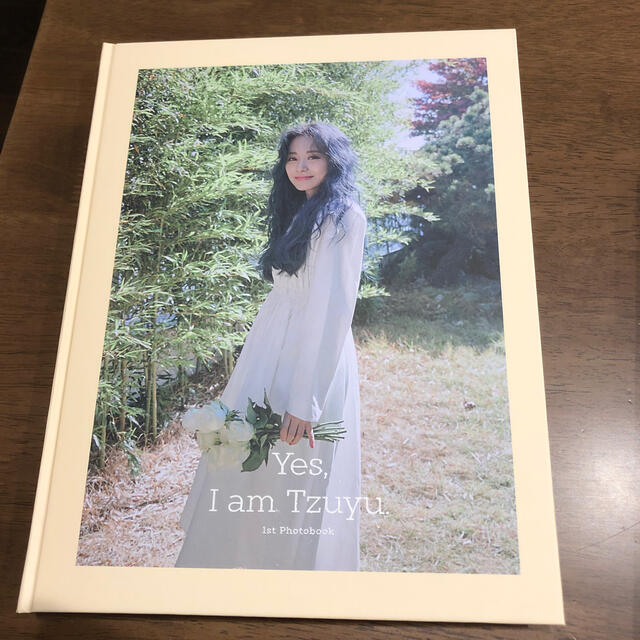 Waste(twice)(ウェストトゥワイス)のTWICE ツウィ　写真集　Yes, Iam Tzuyu エンタメ/ホビーのタレントグッズ(アイドルグッズ)の商品写真