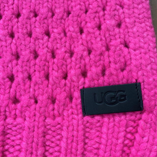 UGG(アグ)のUGG アグ　新作マフラー　新品　ピンク レディースのファッション小物(マフラー/ショール)の商品写真