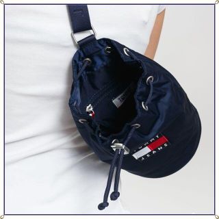 トミーヒルフィガー(TOMMY HILFIGER)のとっても可愛い大きさ　ポーチ ボディバッグ 定価11000円(ボディバッグ/ウエストポーチ)