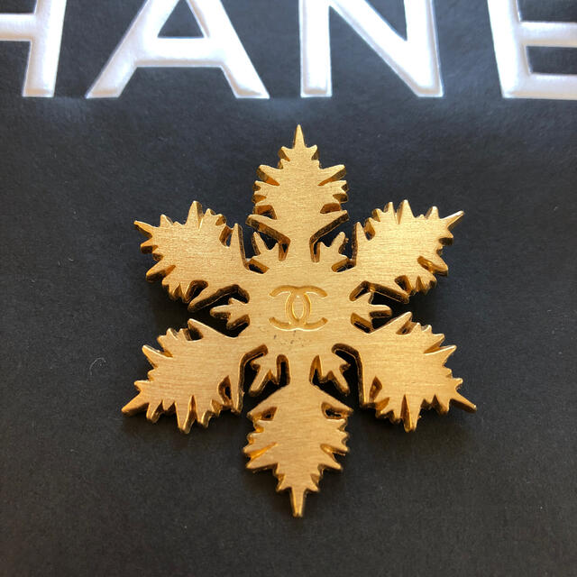 CHANEL 雪の結晶　ブローチ